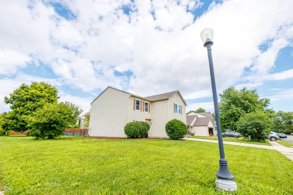 5606 N PLYMOUTH CT