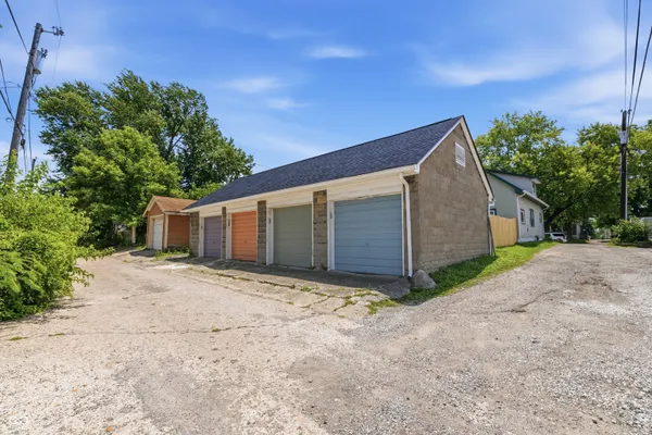 1118 COMER AVE