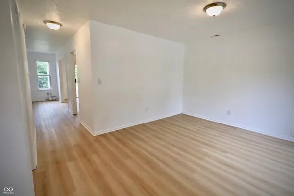 8913 GLASS CHIMNEY LN