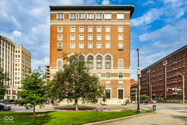 350 N MERIDIAN ST 606
