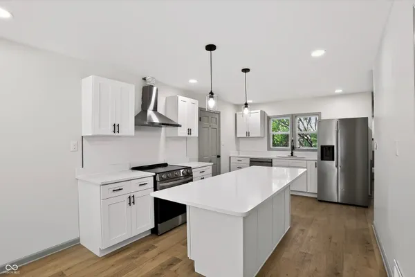 10465 WOODLAWN DR