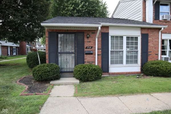 718 FERNDALE CT