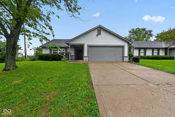 3012 RIVER BIRCH DR