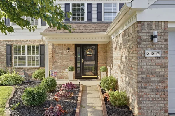 387 SUGAR BUSH LN