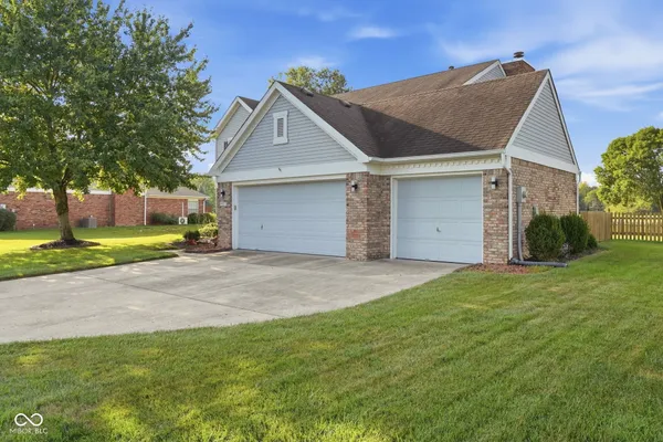 387 SUGAR BUSH LN