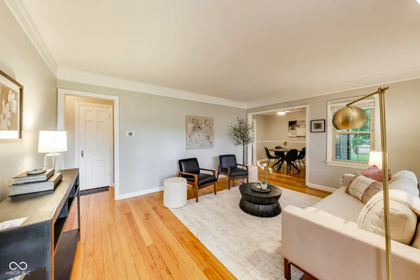 5211 ROSSLYN AVE