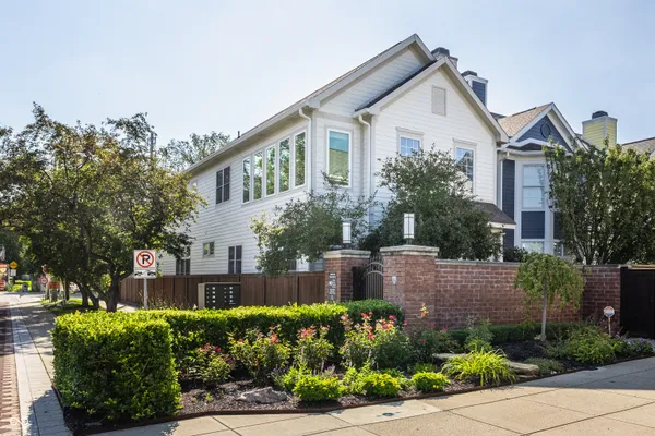 654 N SENATE AVE