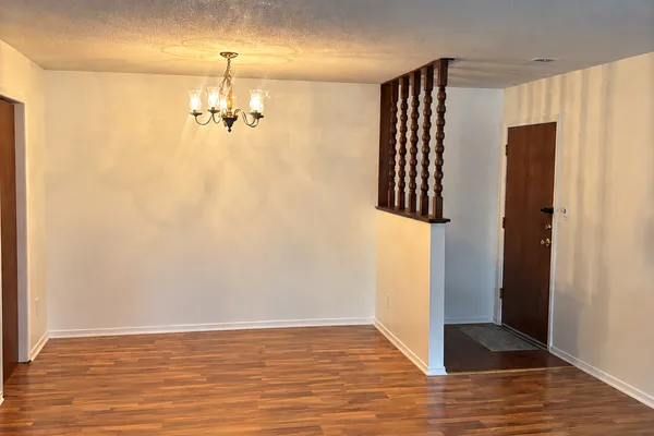 1632 QUEENSBRIDGE SQ 5