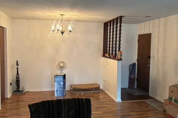 1632 QUEENSBRIDGE SQ 5