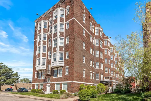 230 E 9TH ST 107