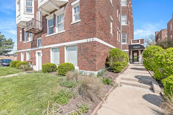 230 E 9TH ST 107