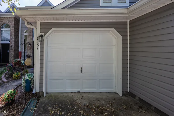 7437 OCEANLINE DR