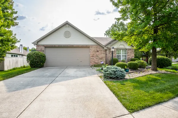 5817 COMMON CIR
