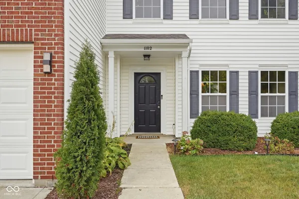 1102 MAPLE RUN DR