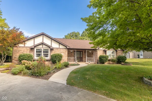 2460 E HICKORY BLVD