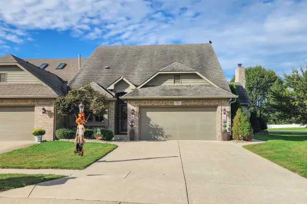 765 COTTAGE LN