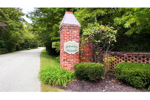 6240 AZURE LN