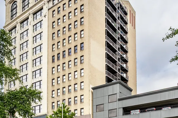 110 E WASHINGTON ST 1402