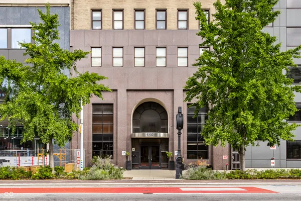 110 E WASHINGTON ST 1402
