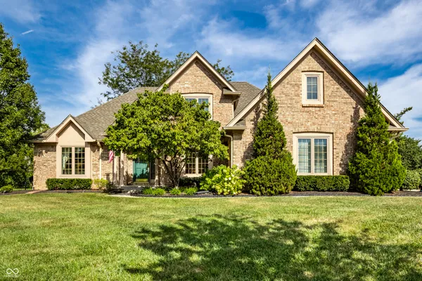 10415 WOODS EDGE DR