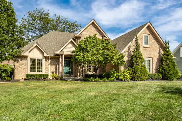 10415 WOODS EDGE DR