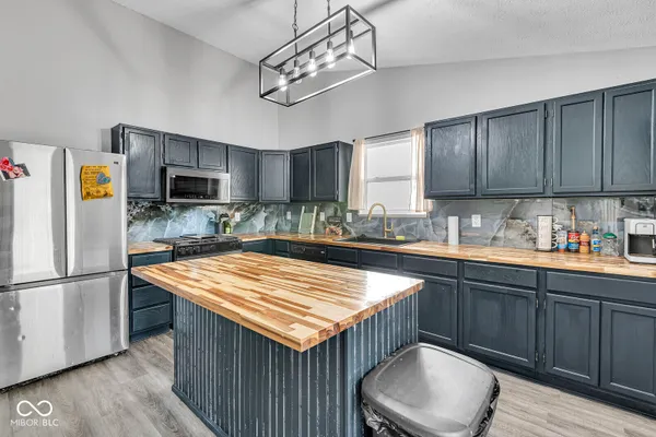736 KINGSTON CIR