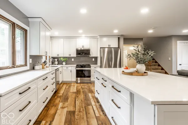 2209 CENTER DR