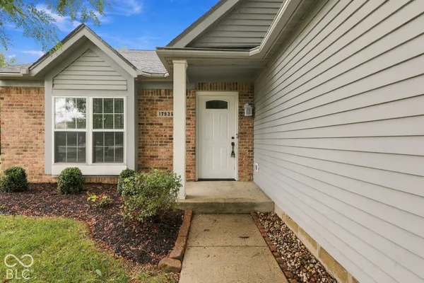 17935 GRASSY KNOLL DR
