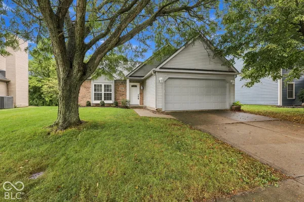 17935 GRASSY KNOLL DR