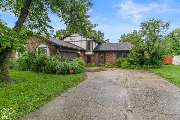 621 PIONEER DR