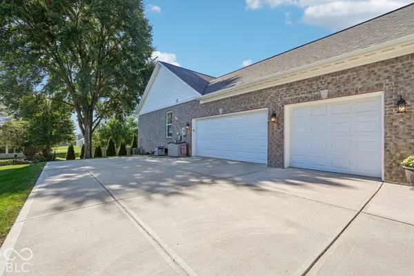 287 S WOODRIDGE DR