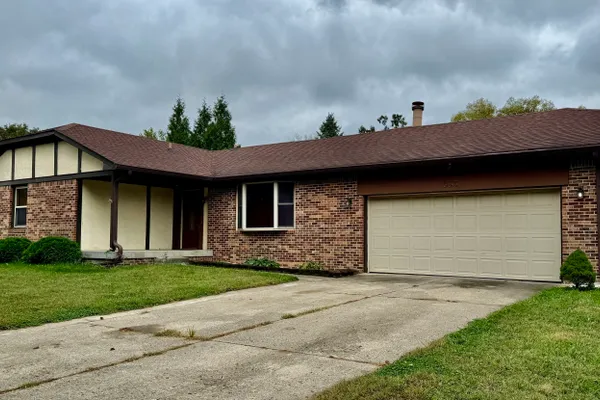 633 PIONEER DR