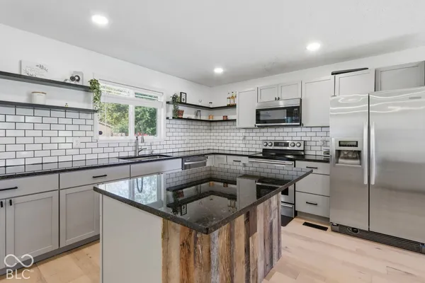 2814 W WALNUT DR