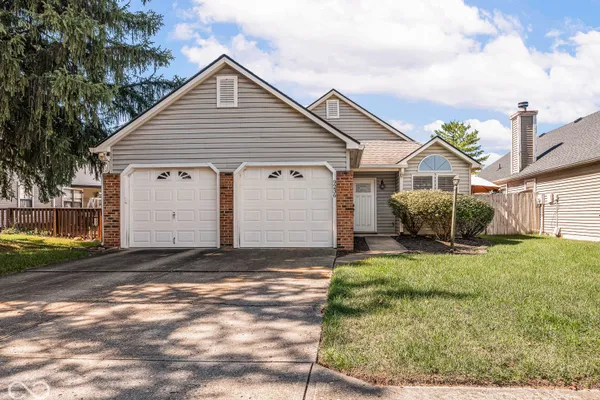 9236 STEEPLECHASE DR