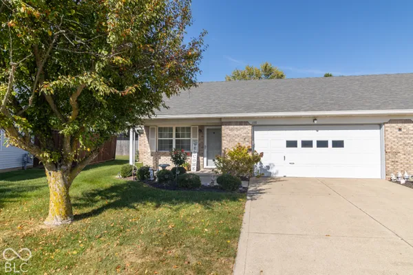 1176 E APPLE LAKE DR