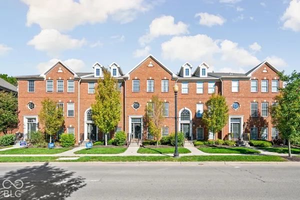 447 AUTUMN DR