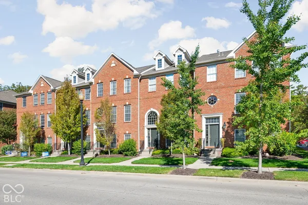 447 AUTUMN DR