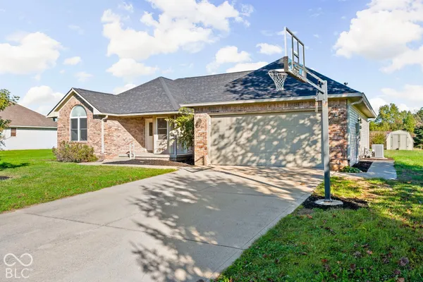 2420 E MILL STREAM DR