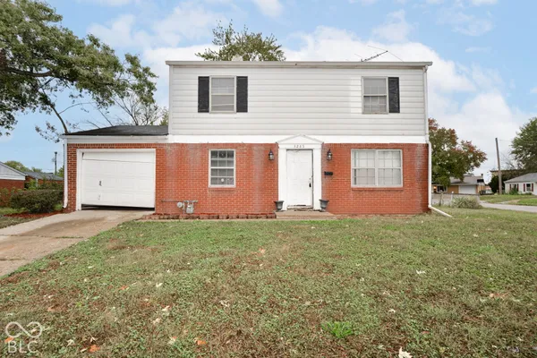 3285 MACARTHUR LN