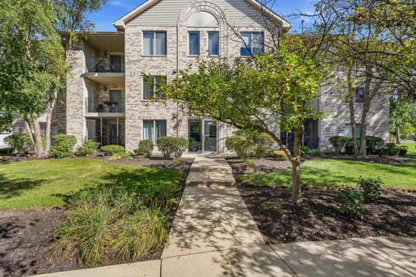 6845 FORESTVIEW DR 2D