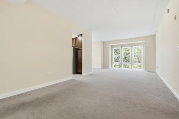 101 POINTE DR 203