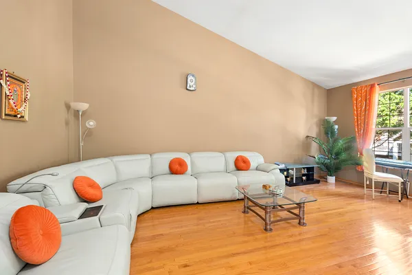 9411 ALBANY CT