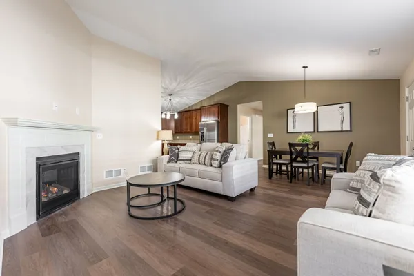 588 FULLER LN