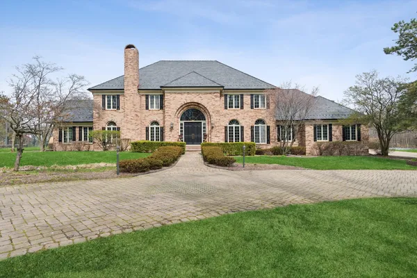 9 SQUIRE LN