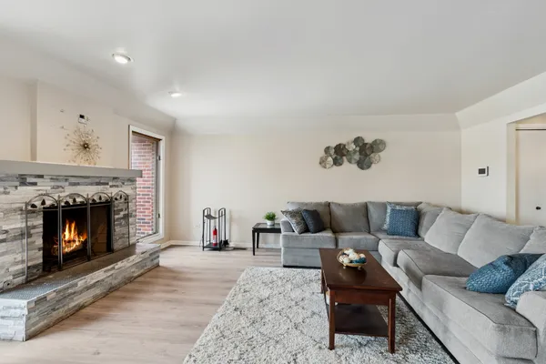 1429 WOODHOLLOW DR