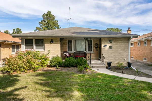 937 ROBINHOOD LN