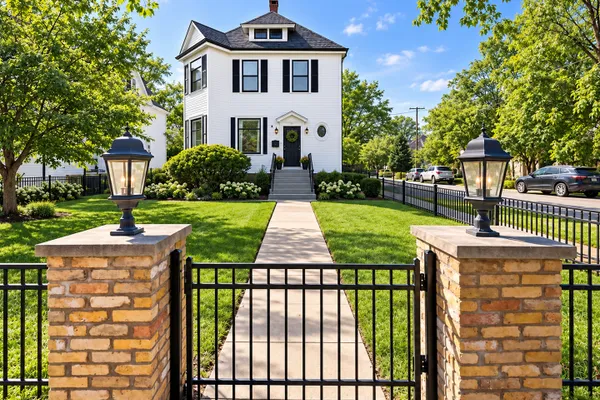 726 N WHEATON AVE