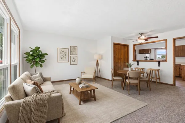200 W JEFFERY AVE