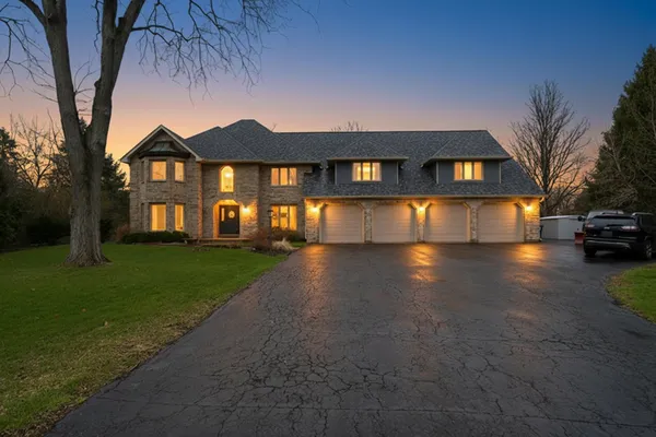 23W350 PELHAM CT