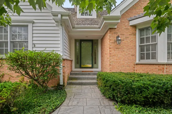 1735 YALE CT